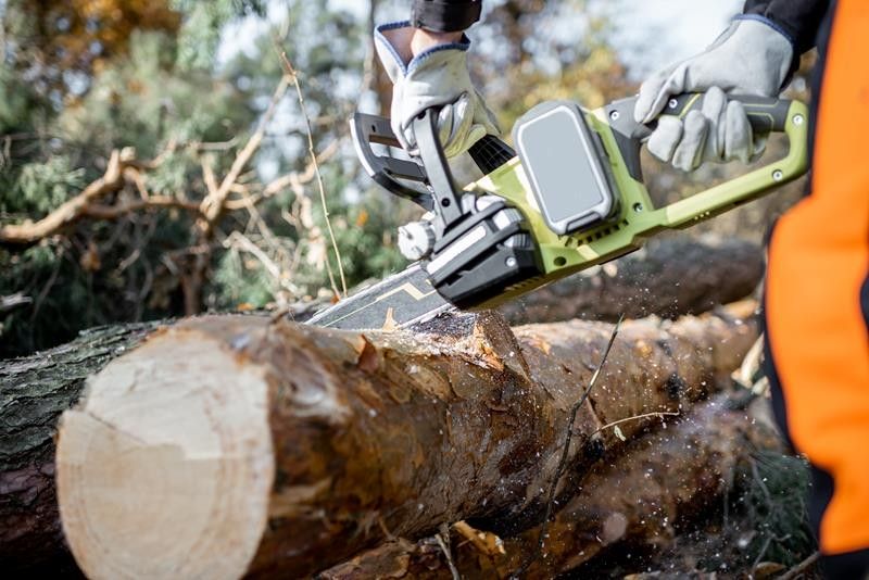 Przygotowanie do sezonu grzewczego a pilarka do drewna. Jaki sprzęt wybrać? E-PILA SKLEP INTERNETOWY